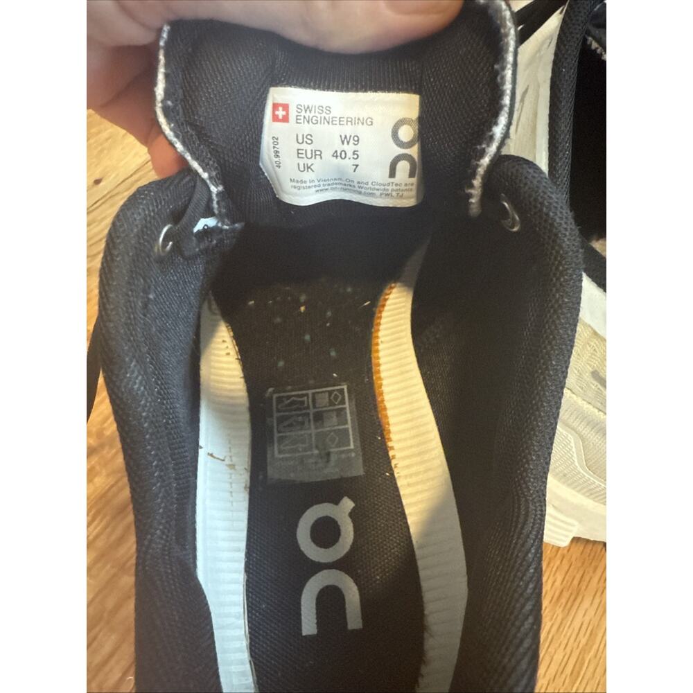 On Running Cloud X Women's Size 9 White Black Run… - image 4